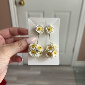 Vintage 1950 White and Yellow Daisy Earrings WEST GERMANY clip ons ❤️